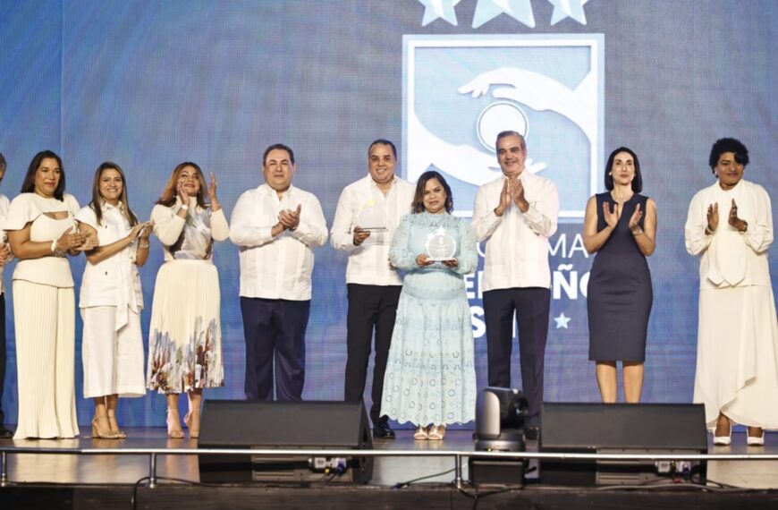 SNS premia desempe&ntilde;o de 12 hospitales, 3 centros diagn&oacute;sticos, dos regionales y dos direcciones Nivel Central