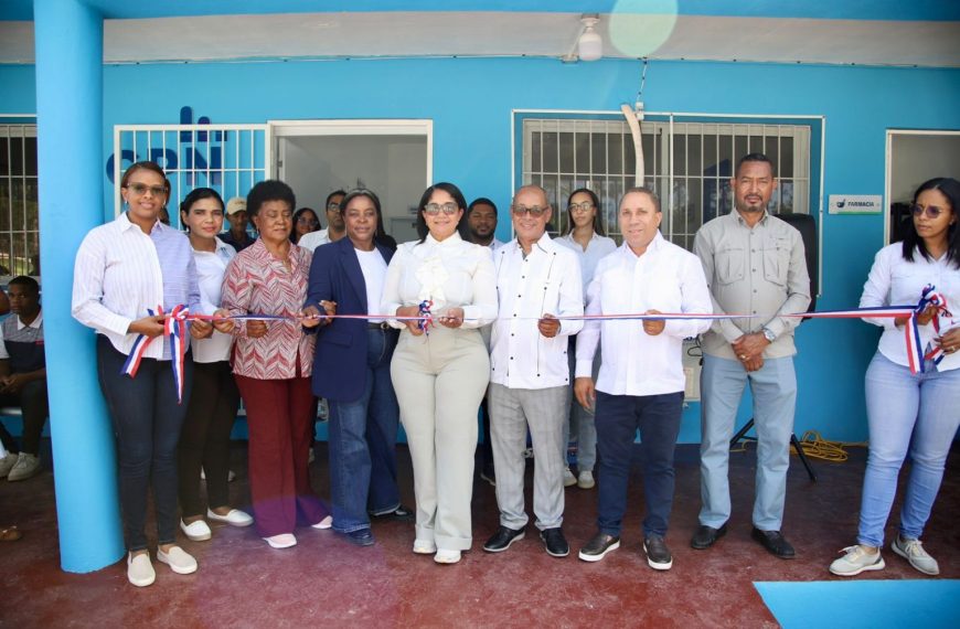 SRS El Valle entrega remozado Centro de Primer Nivel Macas&iacute;as, en El&iacute;as Pi&ntilde;a